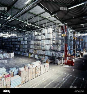 Entrepôt industriel ou plateforme de stockage 1152 m en panneaux sandwich 