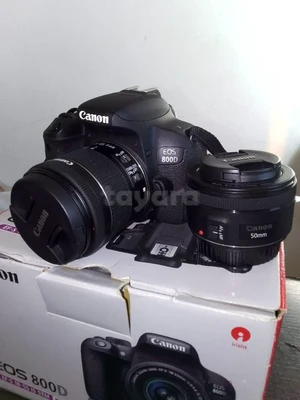 Canon 800D toute neuve avec 2 objectifs 18-55mm et 50mm