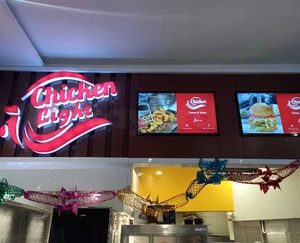 Restaurant Chicken Light située au Soukra recrute :
des comptoiriste ( F / H ) ayant une expérience