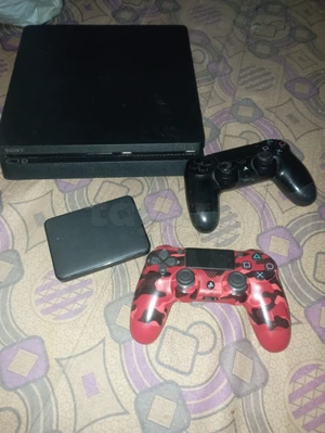 PlayStation 4 slim avec disque dur et 2 manette 