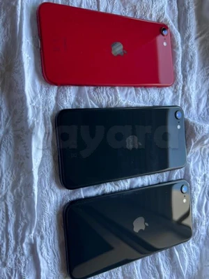 iPhone SE 2020 64g rouge et noir état parfaite aucun défaut tt en marche jamais réparé batterie 80/79/86 à partir de 550dt avec facture et chargeur 
tel 20172643 