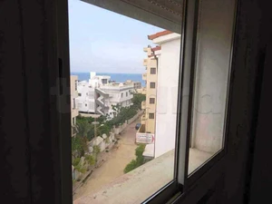 Grand appartement à Chatt Meriem avec vue mer