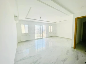 publié par Immobilière Ghayloun  - A Louer s+3 Menzah 9c  - #immobilière #gayloun vous propose à la #location d'un appartement s+3 superficie 180 m2 à #Menzah9C

Il se compose comme suit:

Partie jour 
-salon salle à manger avec terrasse 
-une cuisine équipée avec grand séchoir 
-salle d’eau d’invitées 

Partie nuit 

-deux chambre à coucher avec dressing
-suite parentale avec salle de bain 
-salle de bain 

Caractéristiques :

❄️ Climatisation en split 
 🔥Chauffage central 
-dressing au couloir partie jour 
-Un grand dressing au couloir partie nuit 
🅿️ Place de parking sous sol

                                                  💵Loyer 1700 dt 💵 

📞Pour plus d’informations contacter notre conseiller en immobilier 
Téléphone  ☎️ :+216  20 631 066⁨
Watsapp.   📲 :  20 631 066 - Appartements