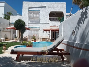 Villa avec Piscine pour des Vacances Inoubliables: Hammamet Nord, à Proximité de l'Hôtel Nahrawess