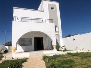 A vendre à Hammamet (sidi Hammed) une villa  S+3