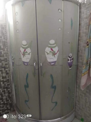 Cabinet de douche en bonne état Aluminium 