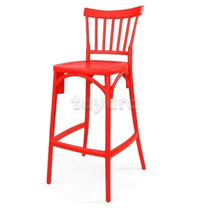 A vendre des tables et des chaises haute