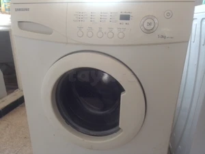 Vends machine à laver SAMSUNG WF-F1061 en panne (probablement carte électronique ou carte de puissance)