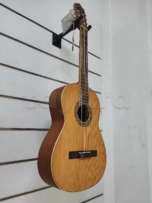 Guitar guitare classique Manuel Rodriguez Caballero 10 fabriquée à la main en Espagne, originale.