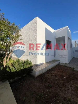 🏡 RE/MAX PREMIUM vous propose à la vente une belle villa S+3 à Mourouj 4 , récemment rénovée