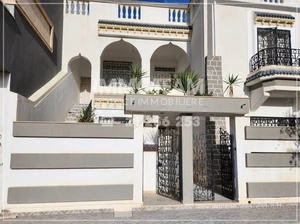 A____VENDRE  Un étage de villa avec une entrée indépendante situé à Dar chaabene Nabeul   28256475
