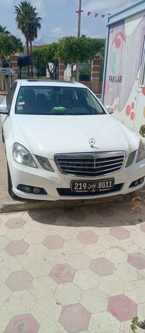 Mercedes Benz E200    98313976