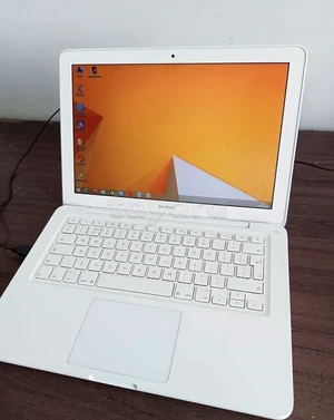 PC portable MacBook blanc