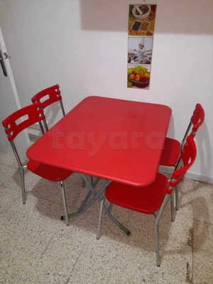 Table de cuisine + 4 chaises