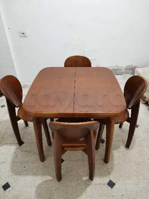 Table extensible et 4 chaises 