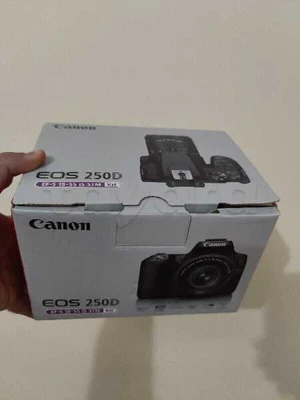 Canon EOS 250D Cacheté 