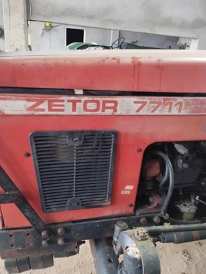 a vendre tracteur ZETOR  REF 7711