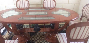 Table six chaises bois rose de l'Italie 1400 dinars 