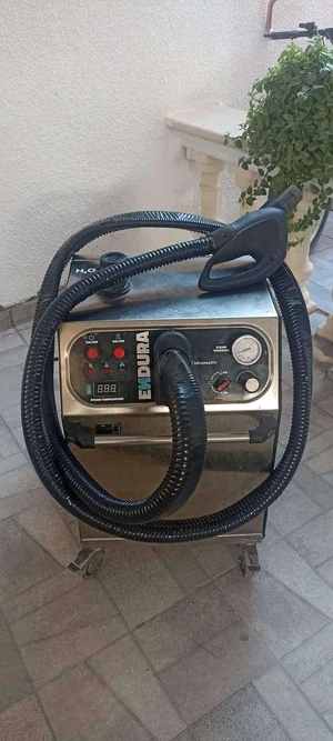 ماكينة تنظيف بالبخار ايطالية في حالة جيدة اقل من100س عمل فقط