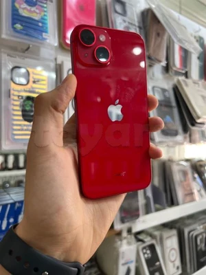 iPhone 14 Rouge et Violet 128G état neuf peu servi batterie 99 jamais réparé 0 défaut livrée avec le câble et facture Batterie 99% a 2150dt   tel 20172643