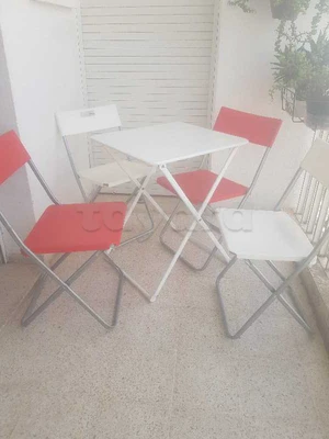 table de jardin  avec 04 chaises  