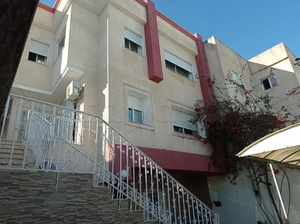 Etage villa à louer à L'Aouina, près de cité Wahat