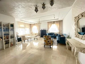 étage de villa S+3 richement meublé à Sahloul 3