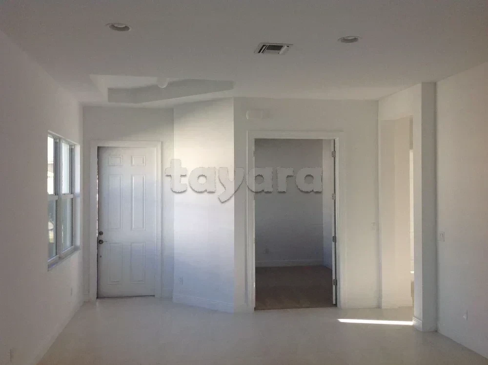 tayara - Selected image backdrop