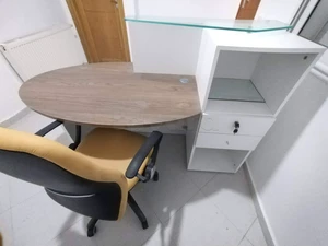 Lot de meubles de bureau, bureau d'accueil, table de réunion,  chaises