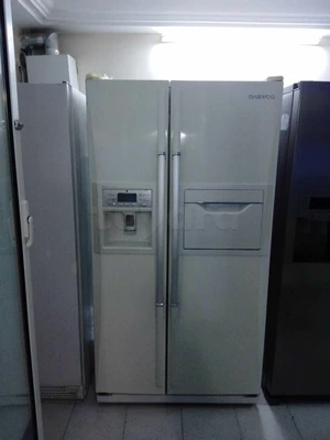Un réfrigérateur Daewoo 