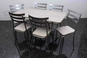 table pliable avec 6 chaises 