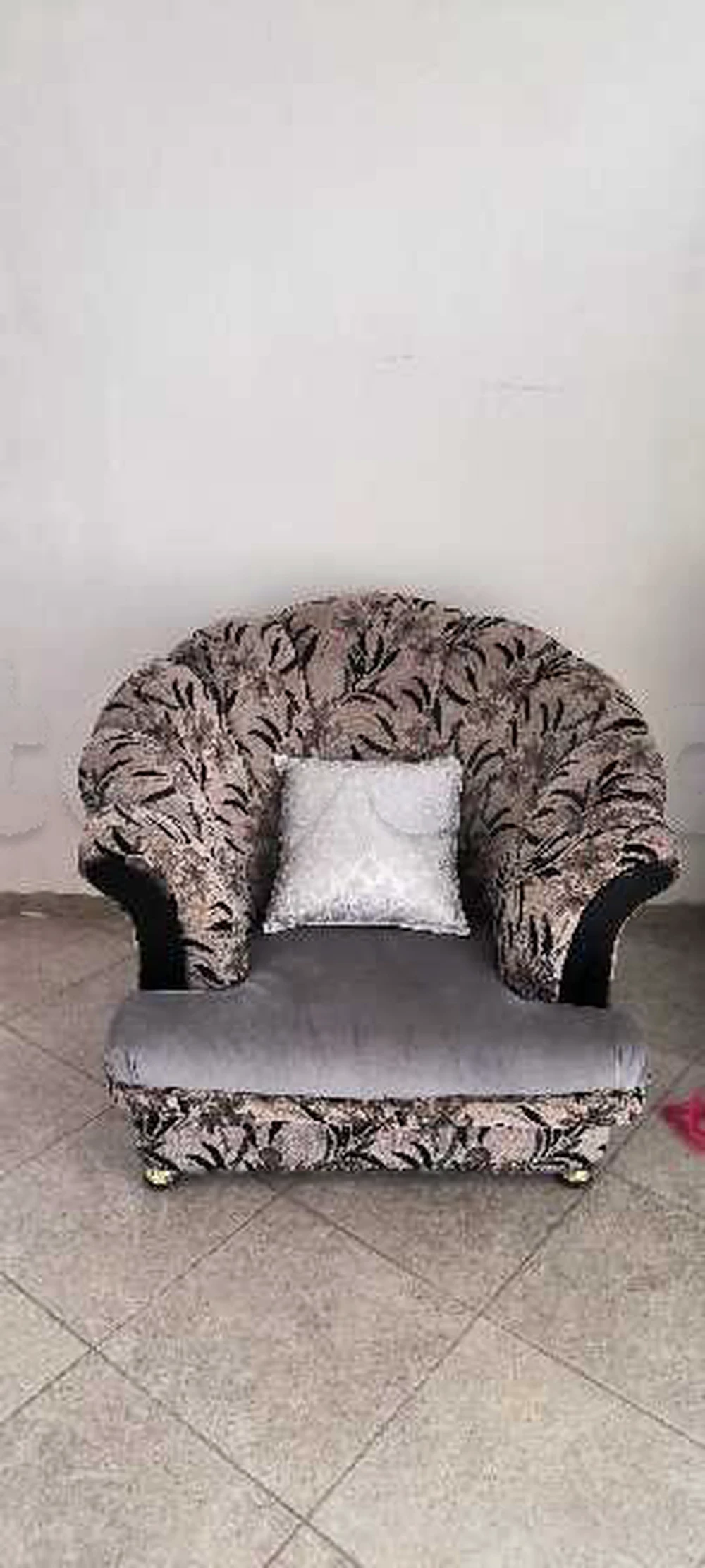 tayara - Selected image backdrop