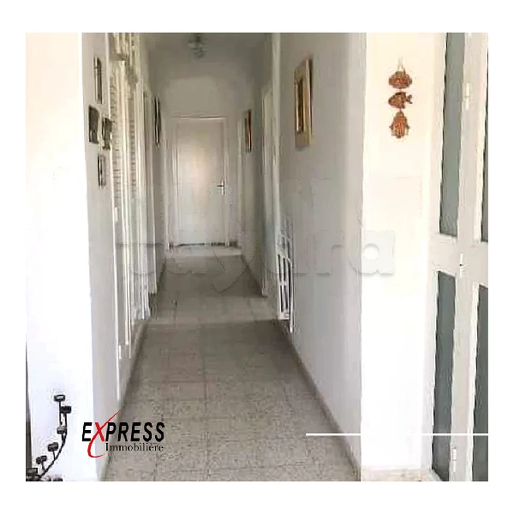 un étage de villa s+3 à nouvelle ariana Tayara