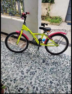 2 bicyclettes pour enfants Décathlon 