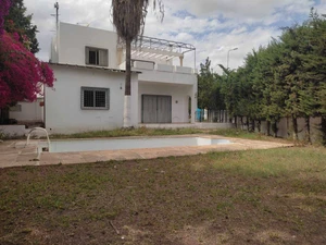A louer villa à usage professionnel sur artère principale à El Menzah 9
