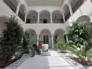Villa Prestigieuse S+7 avec Piscine - Luxe et Confort Exceptionnels à La Soukra - MVL0244