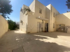 À vendre une villa jumelée à El Manar1