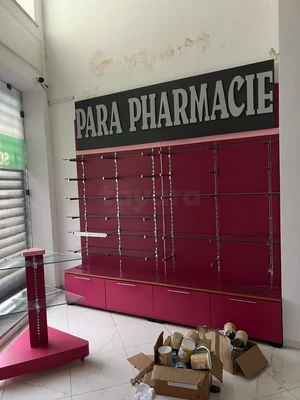 Agencement pharmacie (Comptoir étagères en bois, étagères métalliques ...)