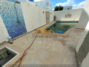Superbe Villa ave piscine à Ennasr 2