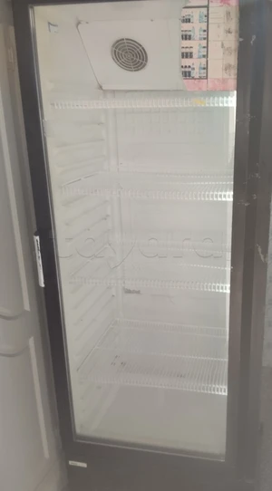 Réfrigérateur vitrine.