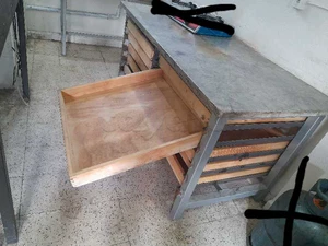 table avec marbre + 10 bac de de fermentation (خمارة)