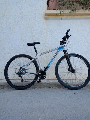 Vélo 29" M aluminium légère avec accessoires Prix négociable