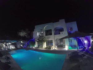 à vendre une très belle résidence avec piscine et avec ses meubles