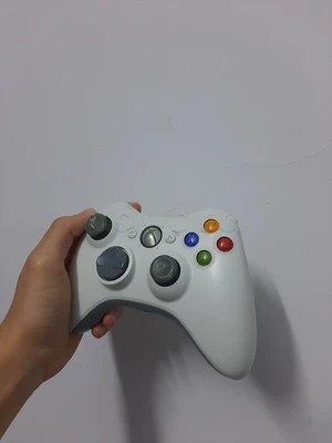 Manette xbox 360 + play & charge kit