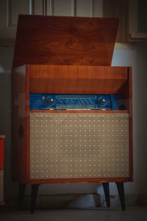 radio antique à vendre en marche 