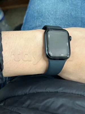 Apple Watch série 8 cacheté 41mm noire  dispo peu utilisé  Batterie 100% a 1050dt tel 20172643