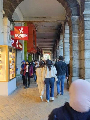 alouer tous commerces un local commercial au coeur de Tunis centre ville sous les arcades avenue de France 200m2