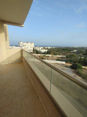 A vendre a Sousse Kantaoui un appartement tout neuf S2 avec place parking sous sol 