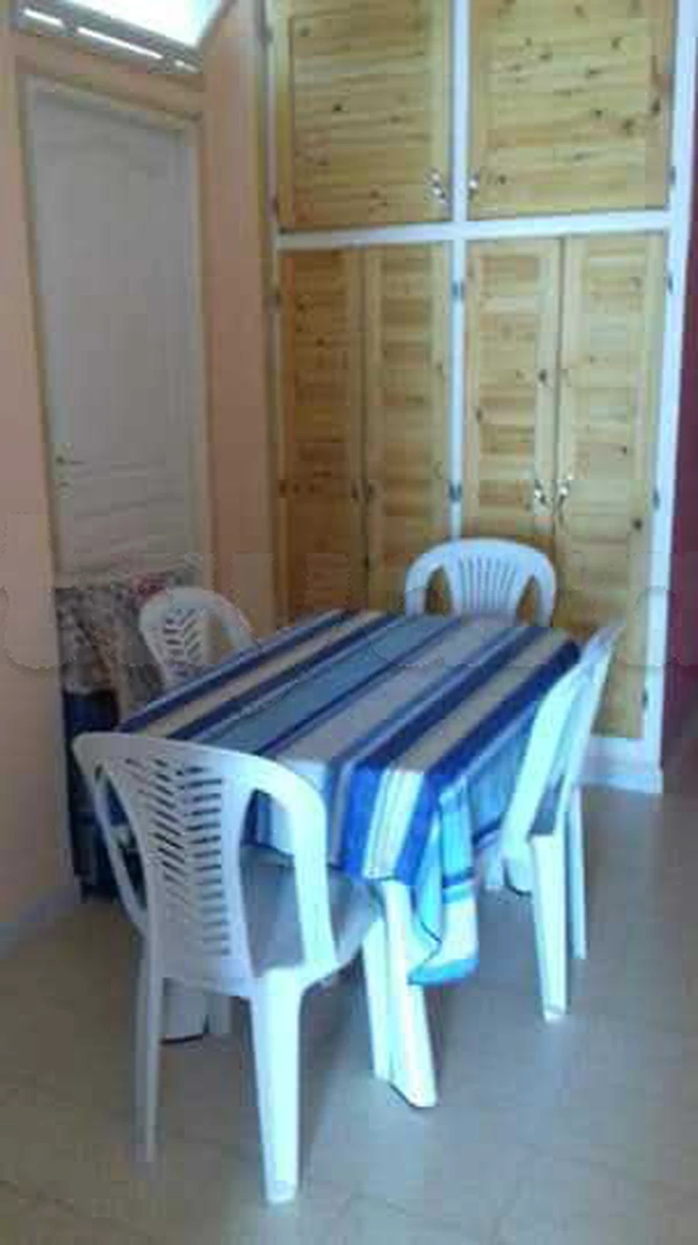 tayara - Selected image backdrop