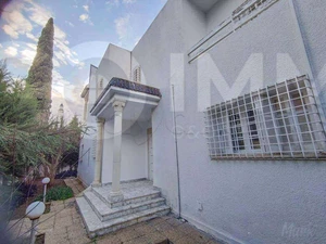 A louer villa sup 400 m² sur artère principale à El Manar 2